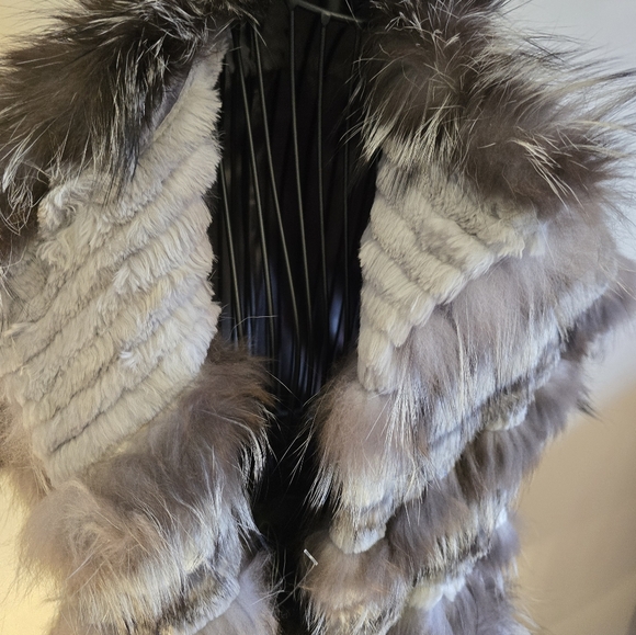 100%  SILVER FUR  VEST  With Rabbit Fur trimming - Picture 8 of 11
